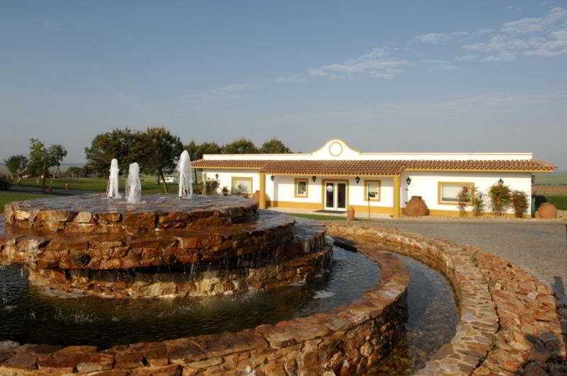 Vila Gale Alentejo Vineyard - Clube De Campo Albernoa Luaran gambar