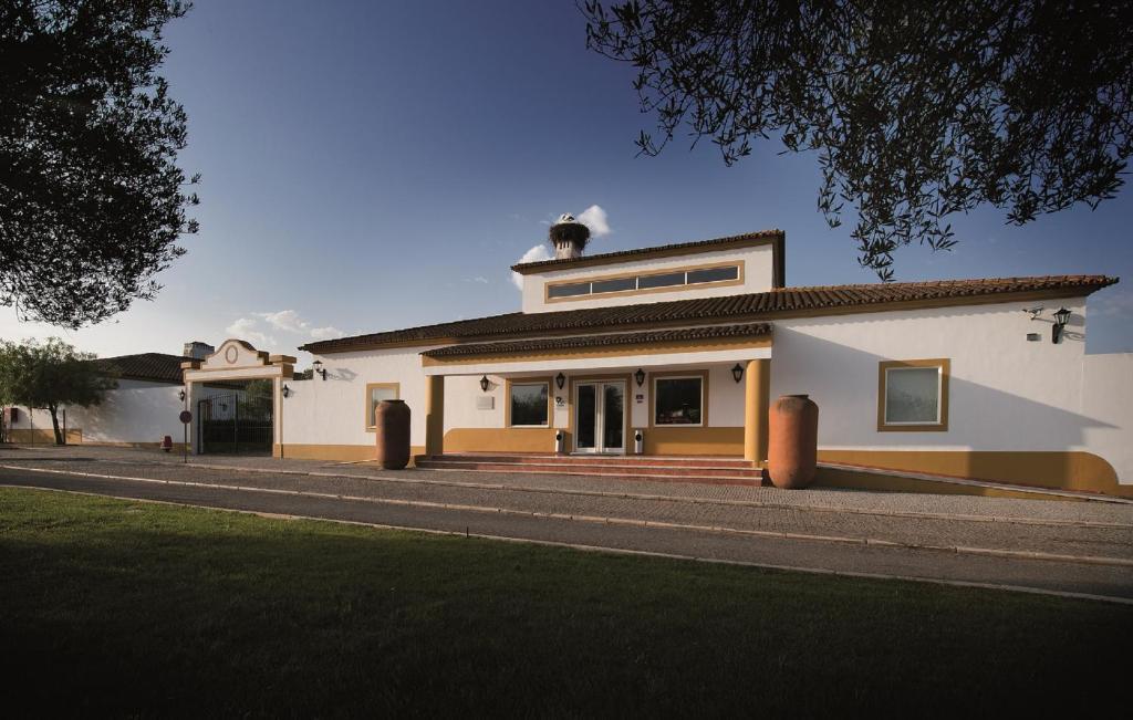 Vila Gale Alentejo Vineyard - Clube De Campo Albernoa Luaran gambar
